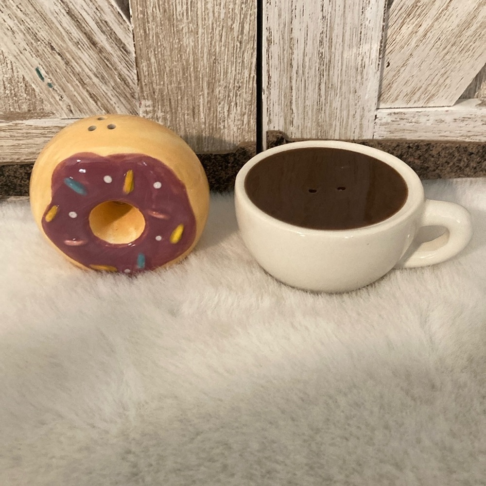 Target BP  2019 Donut and Coffee Mug Shakers